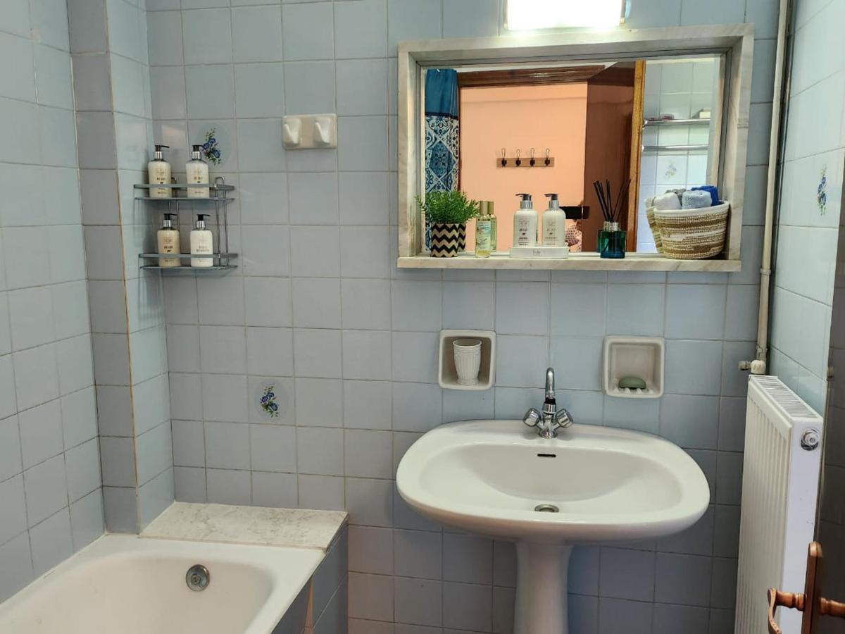 Queen Aspri Apartment 3' Min To The Beach! Antikyra Eksteriør bilde