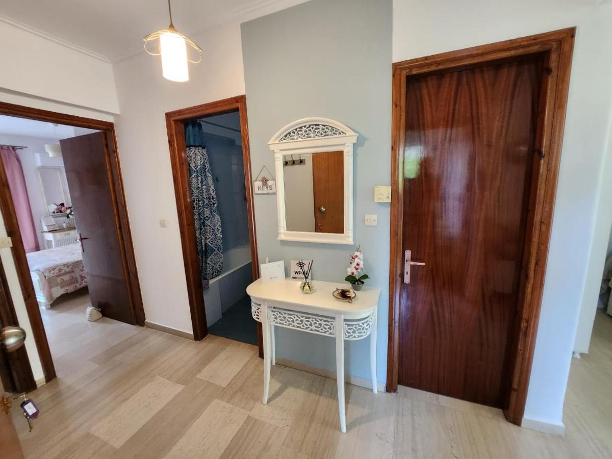 Queen Aspri Apartment 3' Min To The Beach! Antikyra Eksteriør bilde