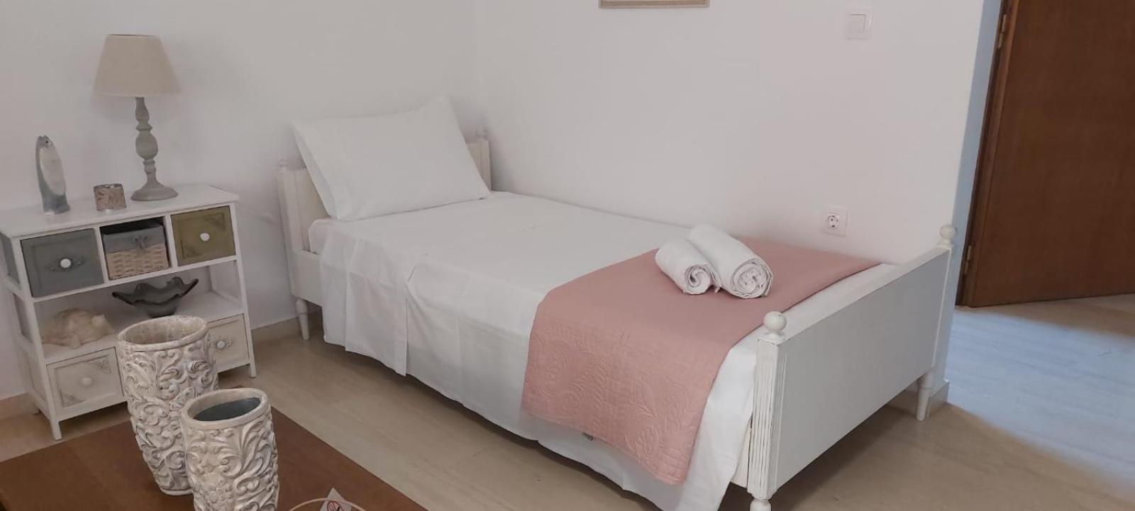 Queen Aspri Apartment 3' Min To The Beach! Antikyra Eksteriør bilde